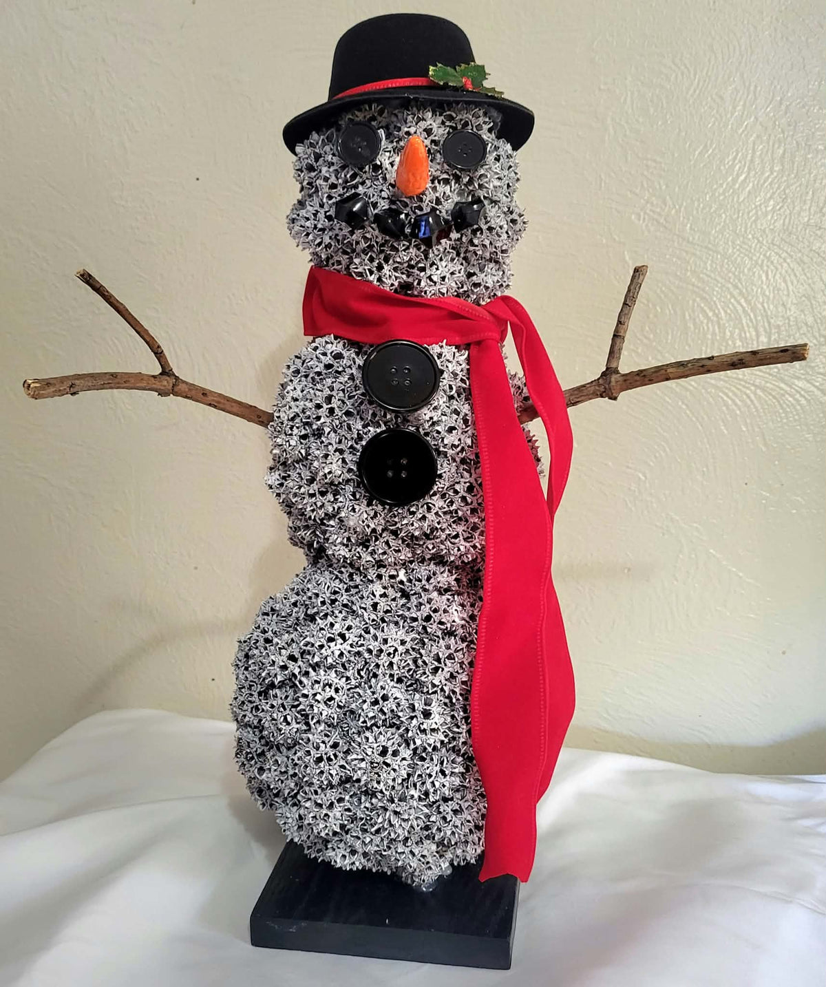 "Southern Snowman" - 20" Natural Sweetgum ball /Sweetgum (Seed Pods) - Burr Snowman