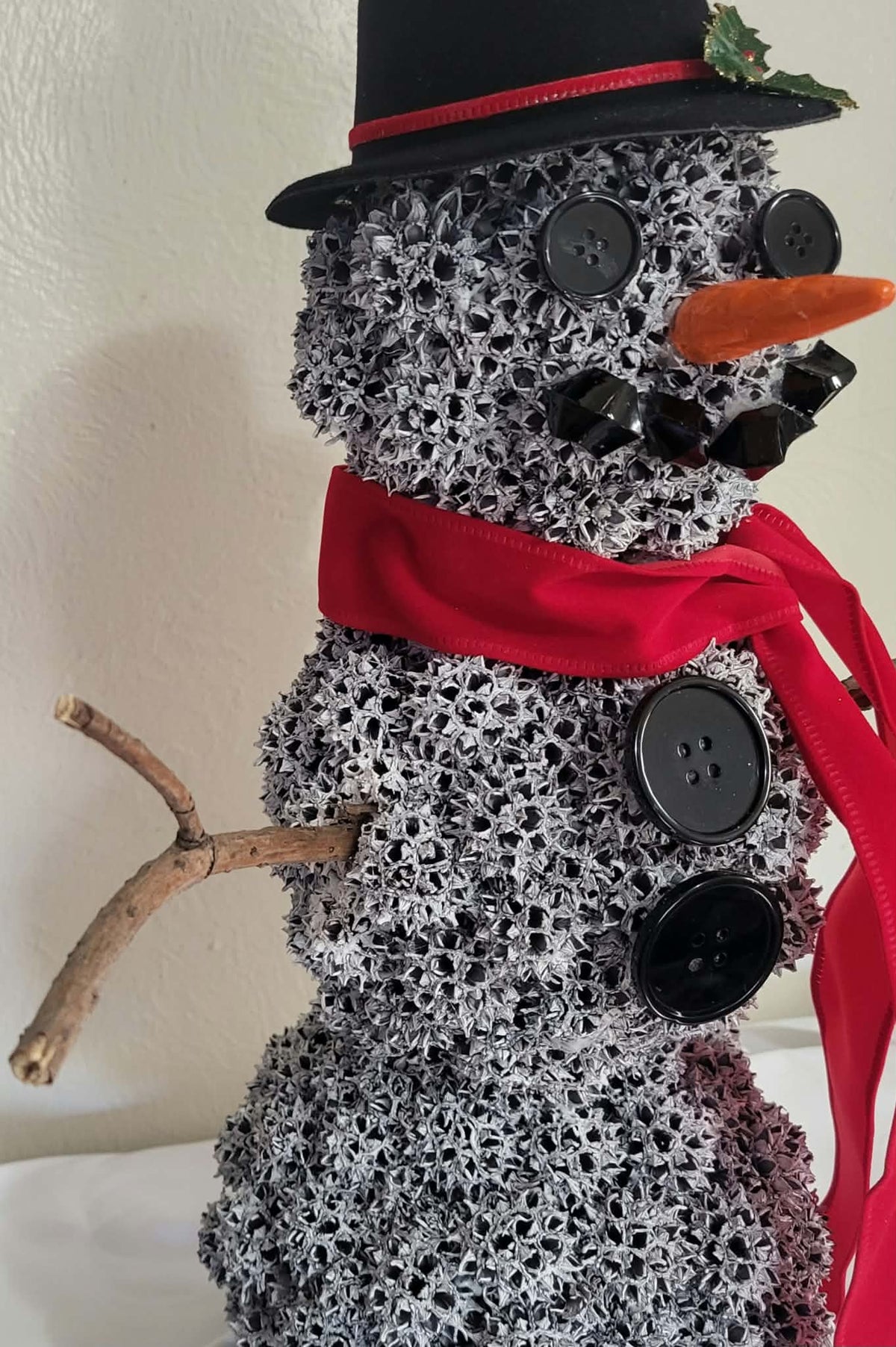 "Southern Snowman" - 20" Natural Sweetgum ball /Sweetgum (Seed Pods) - Burr Snowman