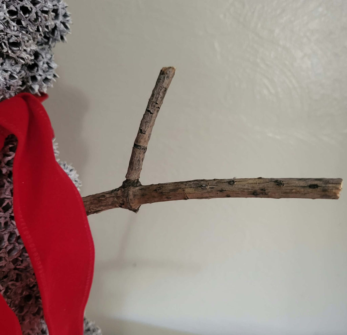 "Southern Snowman" - 20" Natural Sweetgum ball /Sweetgum (Seed Pods) - Burr Snowman