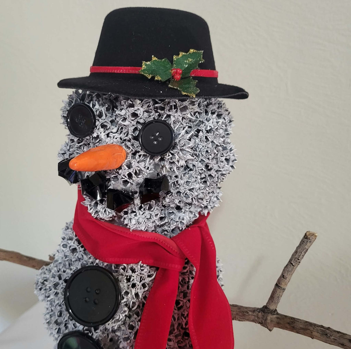 "Southern Snowman" - 20" Natural Sweetgum ball /Sweetgum (Seed Pods) - Burr Snowman